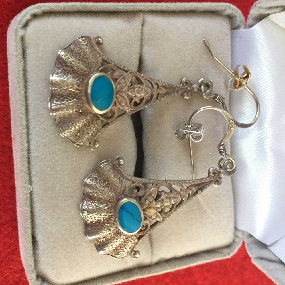 Silver earring with turquoise stone